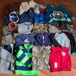 Lot of 20 boys 3t pullovers and sweatshirts